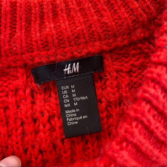 3/$25 || H&M Chunky Red Knit Sweater - Picture 3 of 9